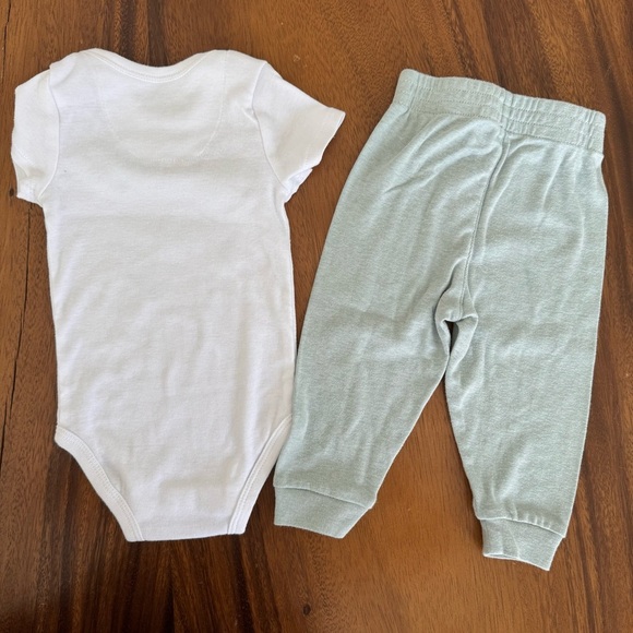Nike White and Light Mint Green Onesie and Pants Baby Outfit Size 9M - Picture 2 of 4